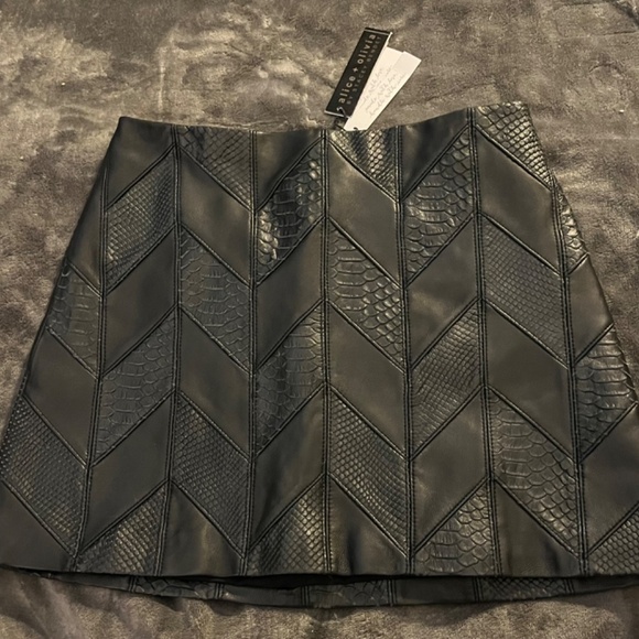 SOLID BLACK LEATHER MINI SKIRT - Picture 5 of 6